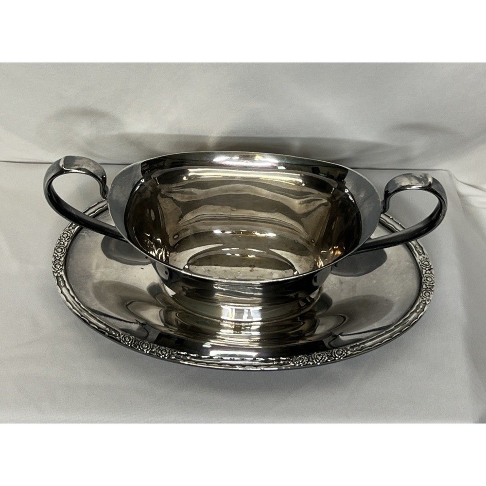 International Silver Co Camille 6013 Silverplate Gravy Boat Attached Underplate